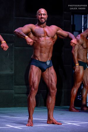 CLASSIC PHYSIQUE НОВИЧКИ